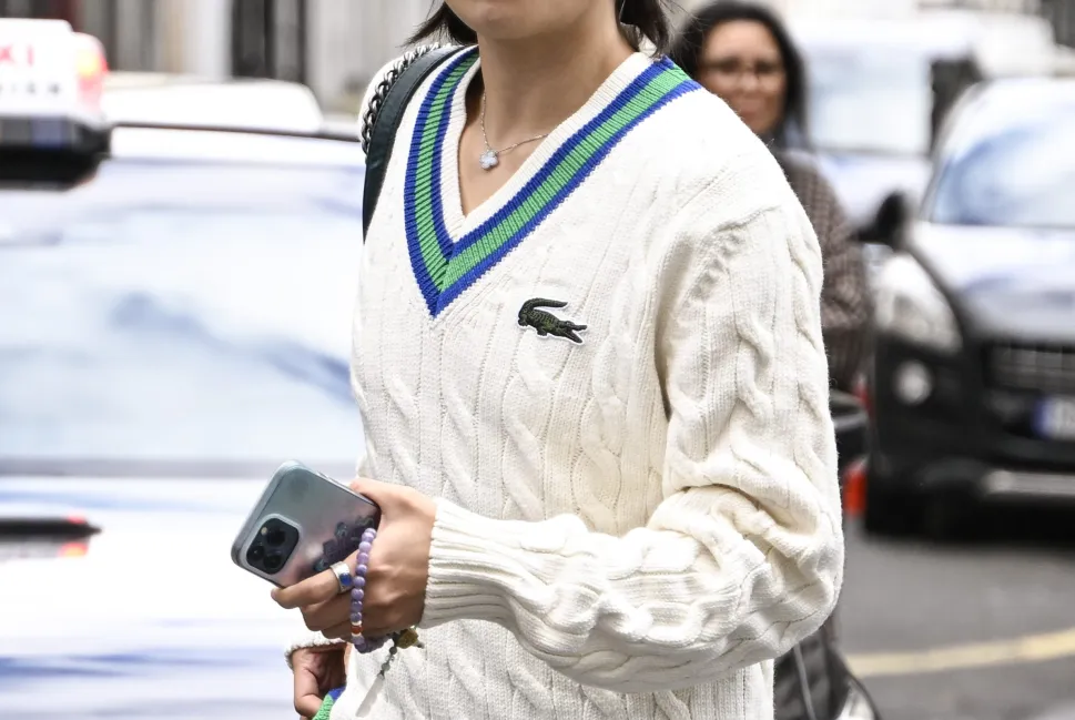 Tugasan klasifikasi sentimen komen Lacoste